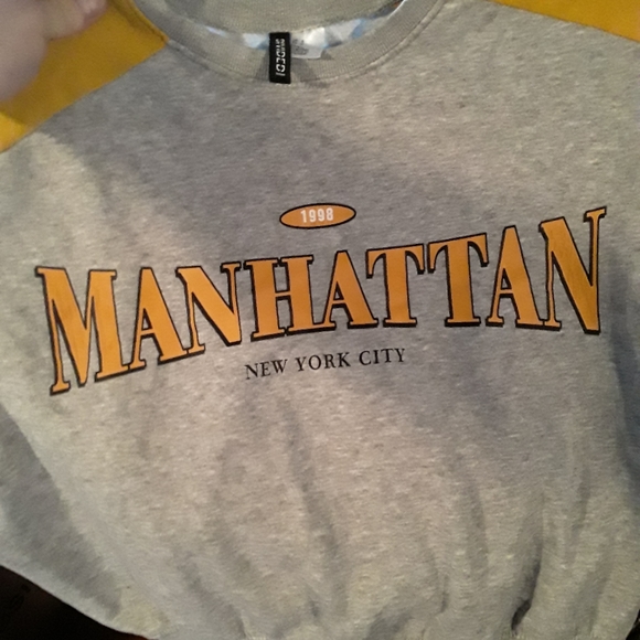 H&M Divided Womens Small CropTop Crewneck Sweater with Manhattan New York City - Picture 9 of 14